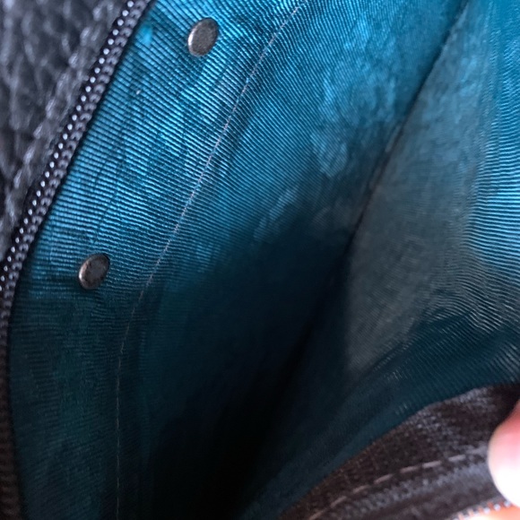 Unique Crossbody Pouch Purse Black Leather w/Leopard Design Gold Chain Strap - Picture 4 of 5